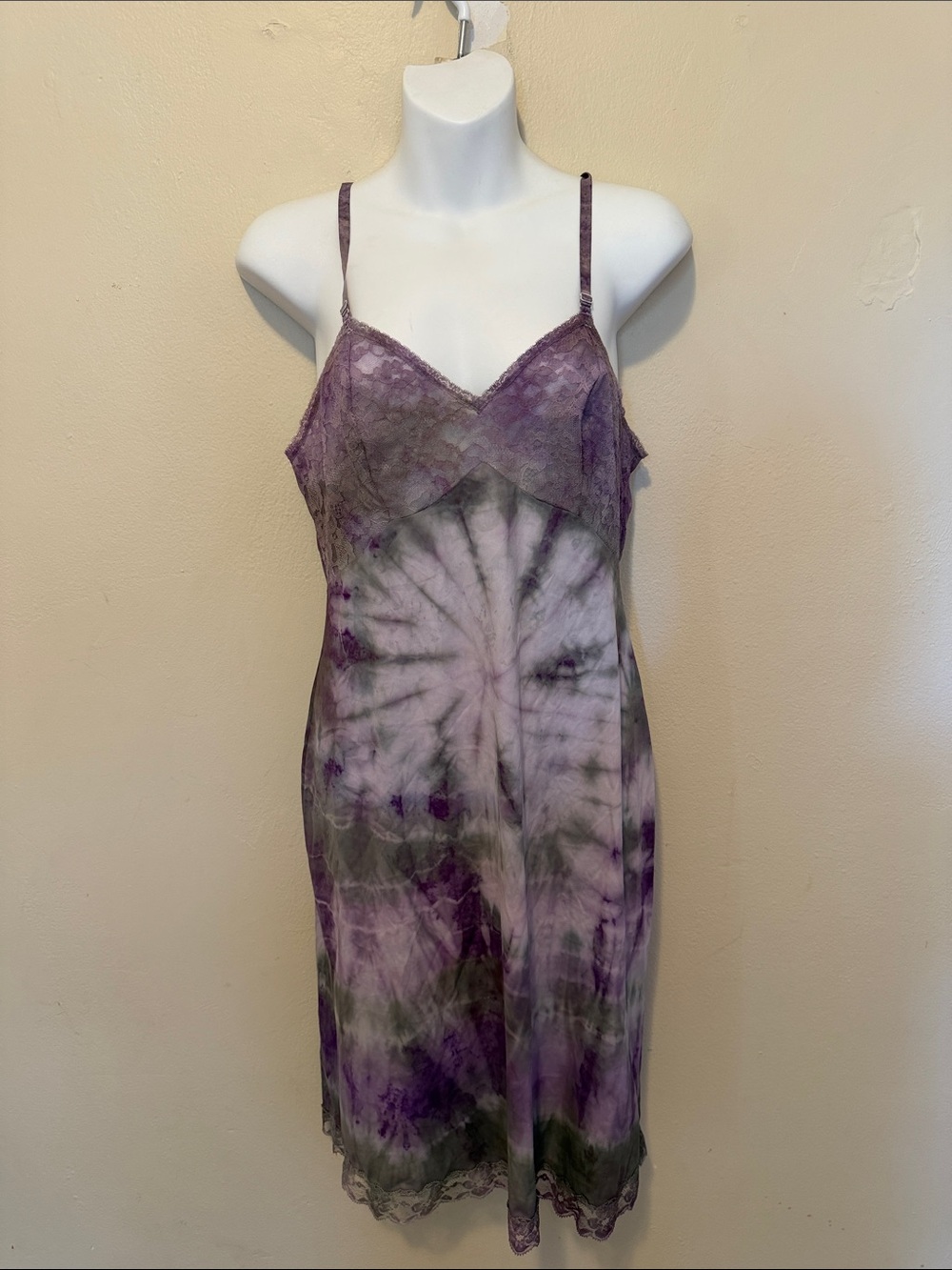 Vanity Fair Purple Tie-Dye Lace-Trim Slip